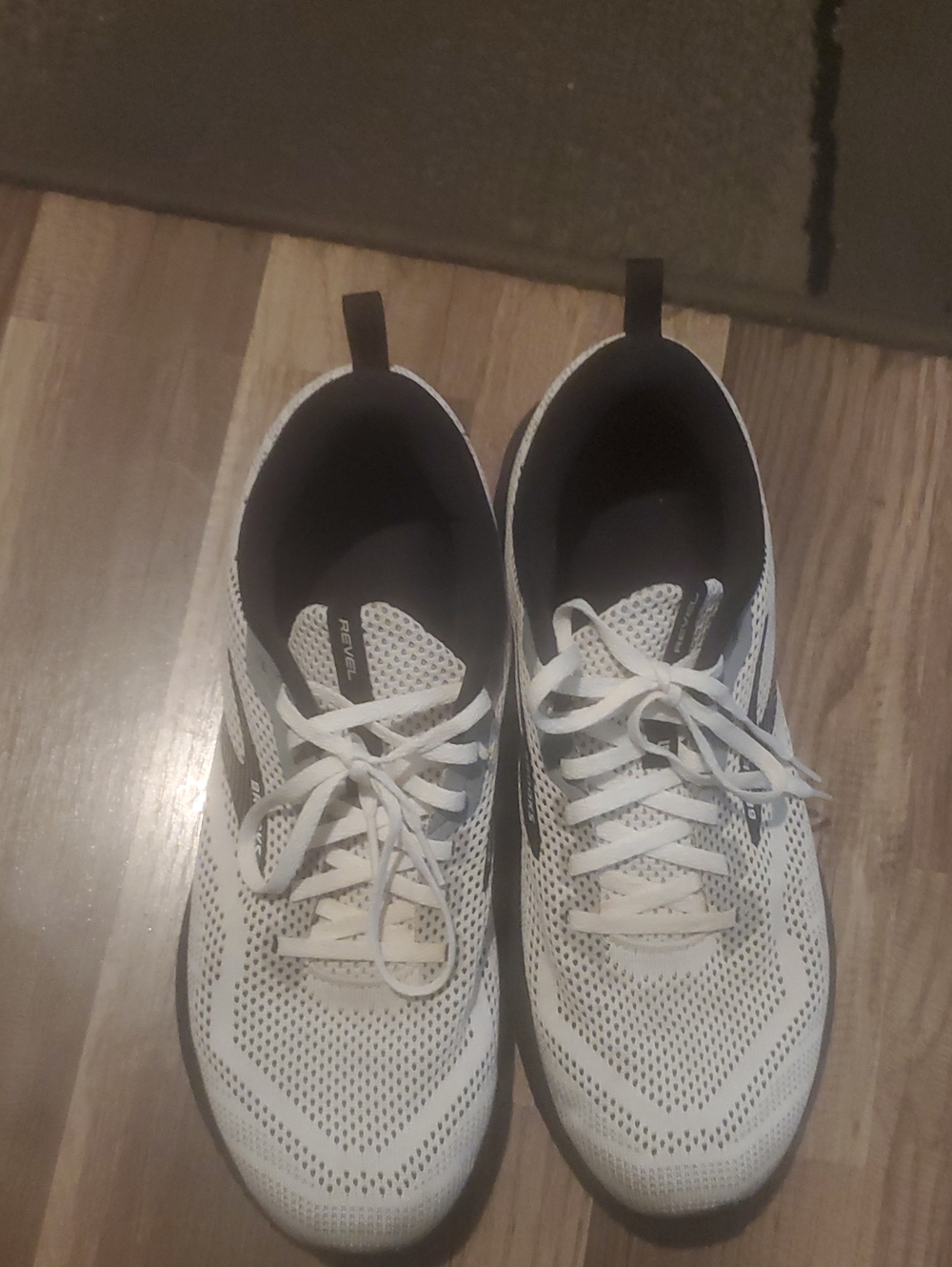 Brooks - Picture 13 of 13